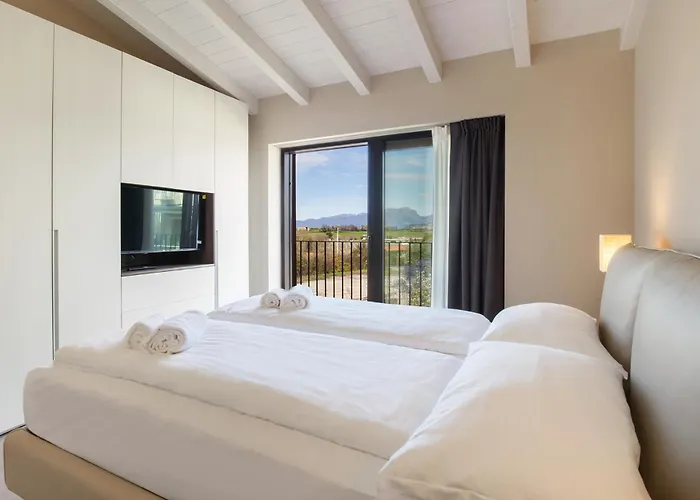 Carlotta لاتيزي