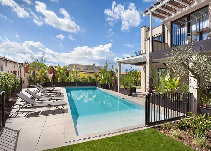 Carlotta لاتيزي