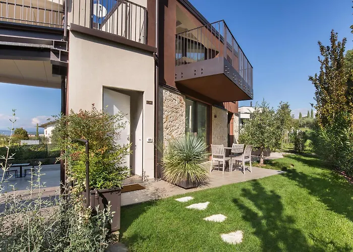 Carlotta لاتيزي