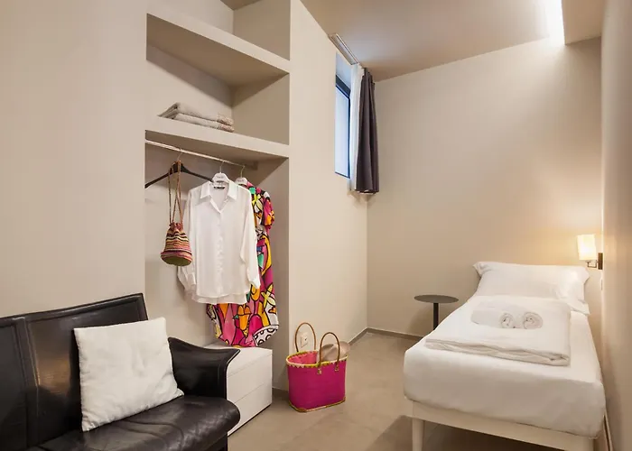 Carlotta لاتيزي