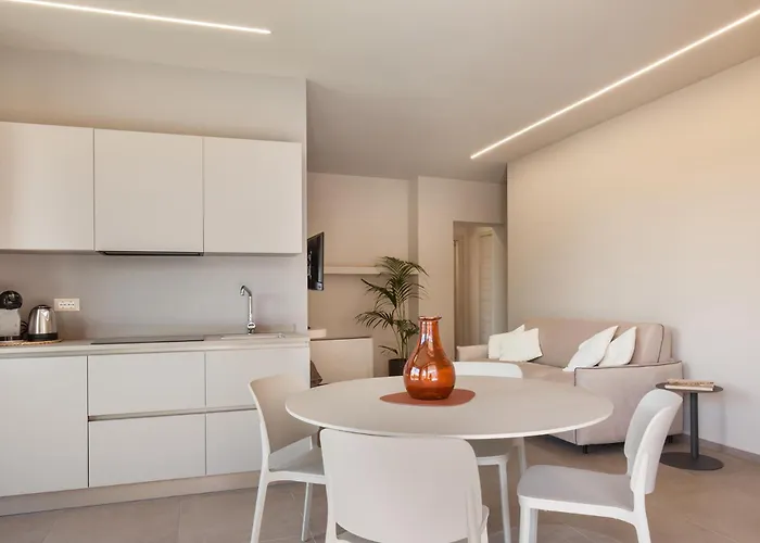 Carlotta لاتيزي