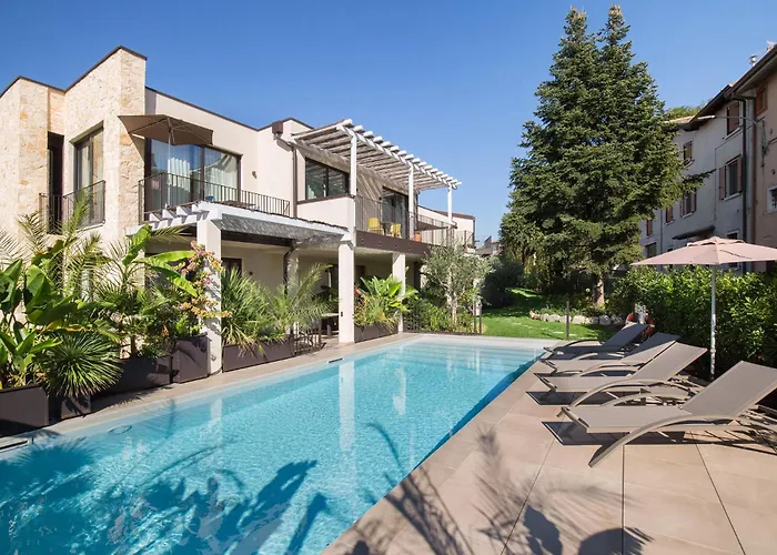 Carlotta لاتيزي